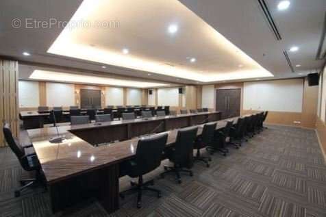 Commerce à CHALLES-LES-EAUX