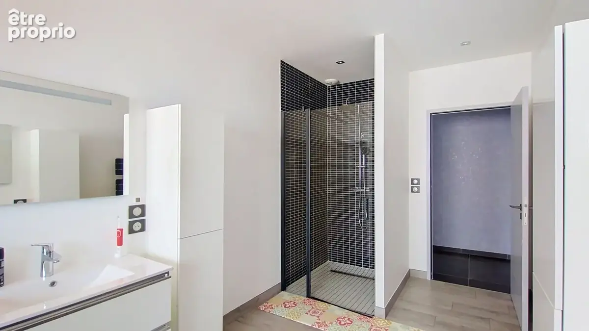 Maison contemporaine de standing avec piscine et grand garage - photo 10