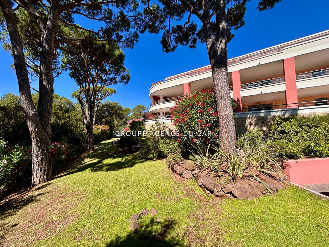 Appartement 4 pieces  109 m2 dernier etage piscine garage saint-raphael - photo 2