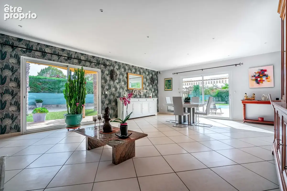 Villa d’architecte avec piscine et jardin paysager de 1 762 m2 - photo 7