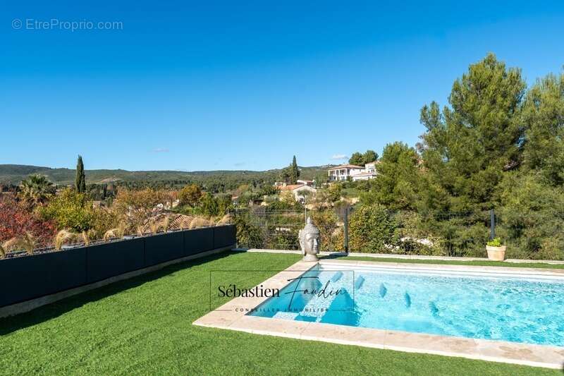 Maison à LE CASTELLET