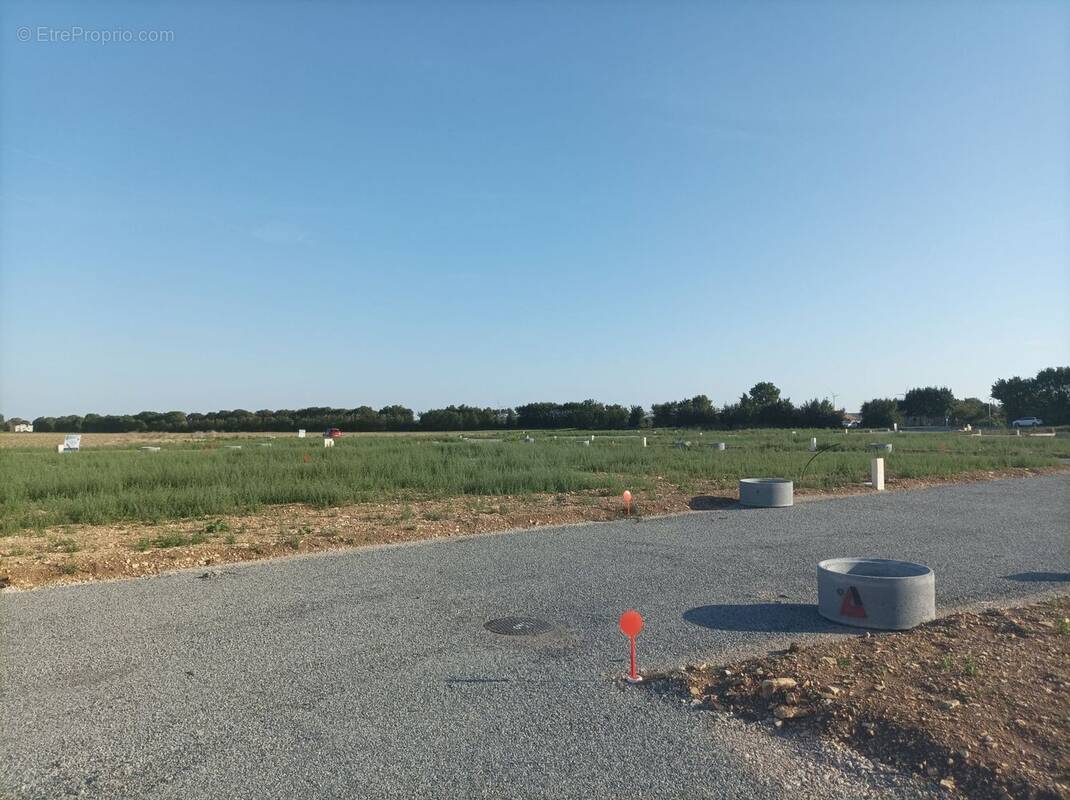 Terrain à SAINT-JEAN-DE-LIVERSAY