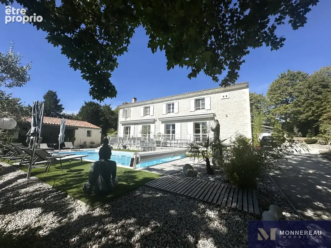 Magnifique maison de caractere avec piscine a saintes - photo 2
