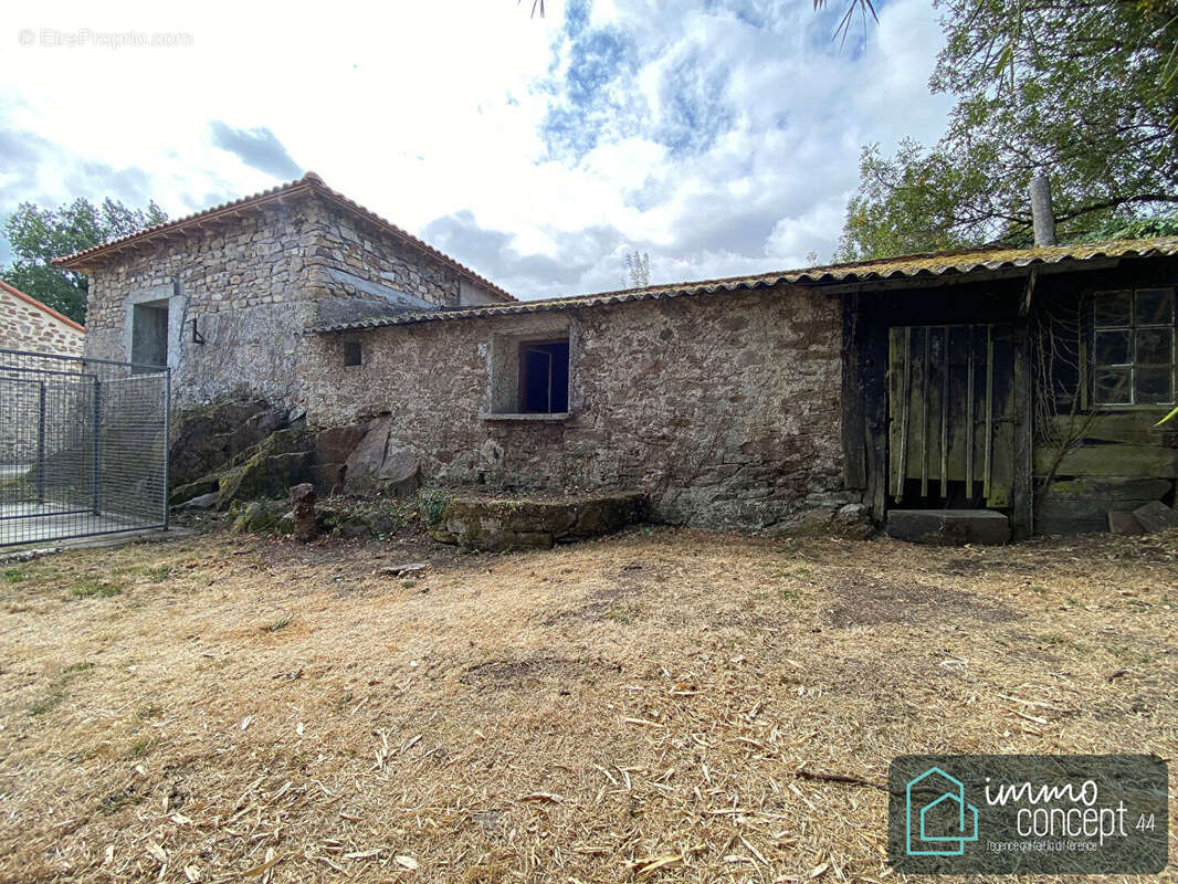 Maison à rénover avec dépendance et grand garage, Cheix-en-Retz, Immo Concept 44 - photo 3