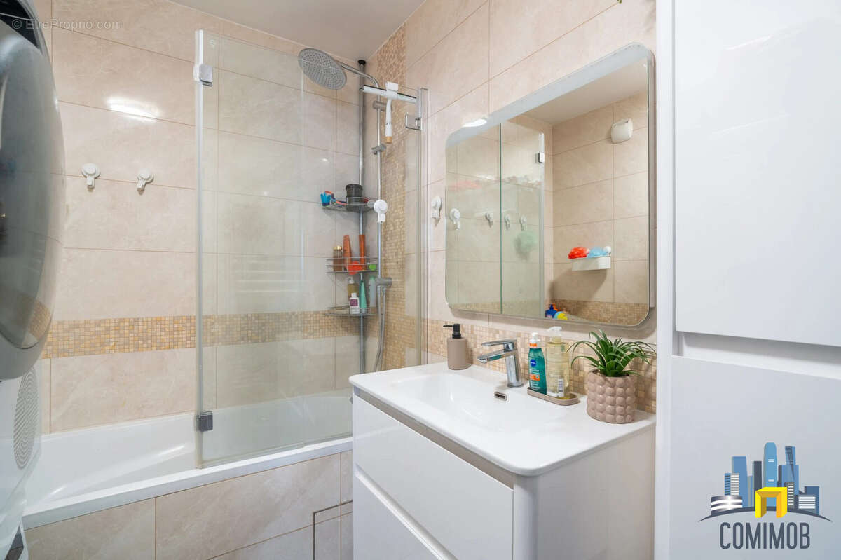 Appartement à COURBEVOIE