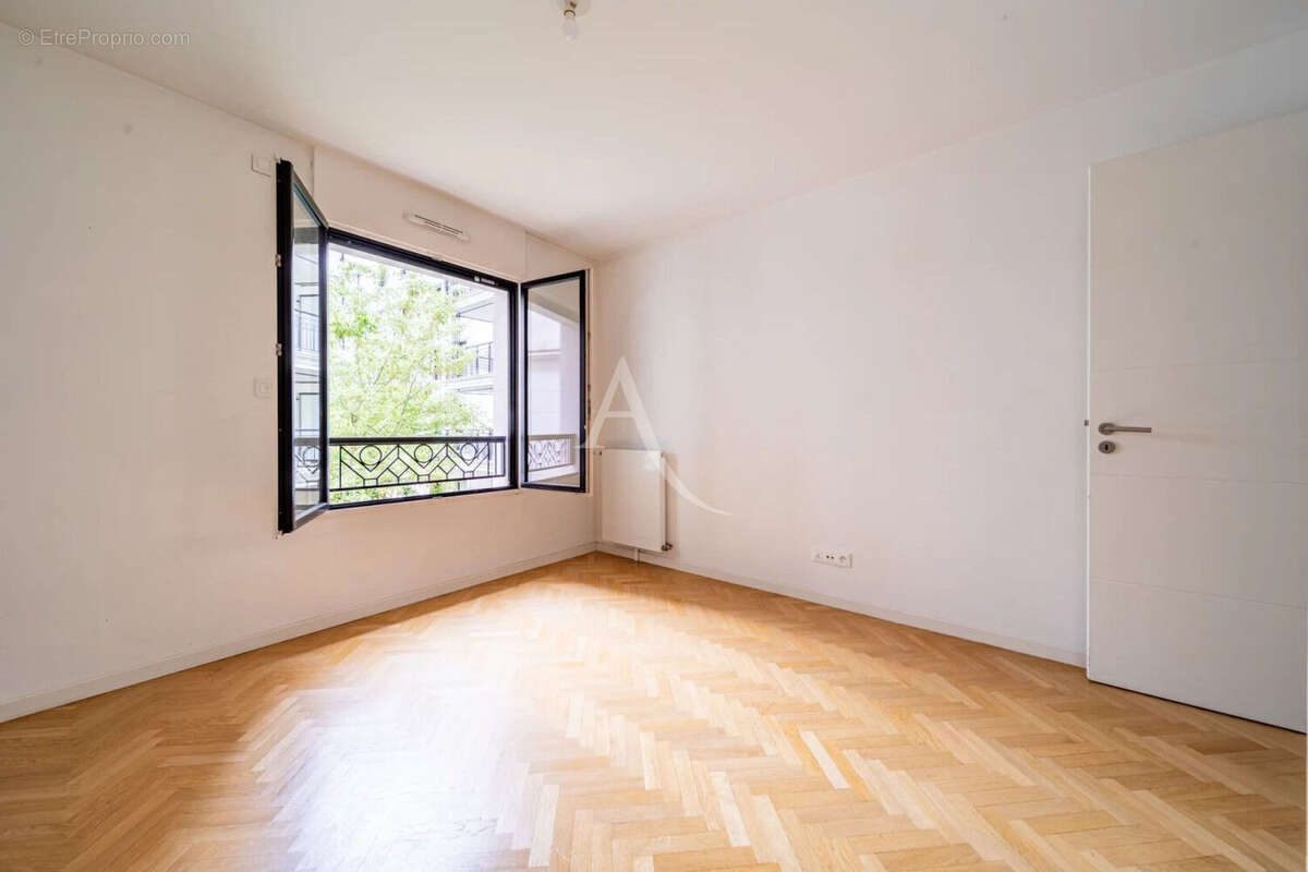 Suresnes - Résidence Sisley - Appartement 3 pièces 69m² - Parking en sus - photo 5