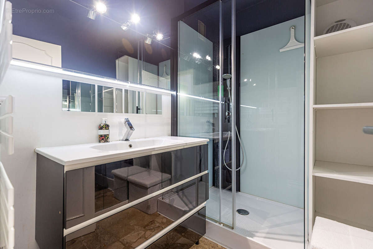 Agence immobiliere laforet - exclusivite - "oeillet" - annecy - appartement t3 de 65.14m² - traversant - 2 balcons - cave - avan - photo 9