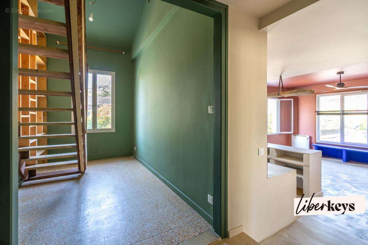 Appartement duplex à l'esprit maison avec terrasse de 40 m² et studio indépendant – Hyères Godillot - photo 5