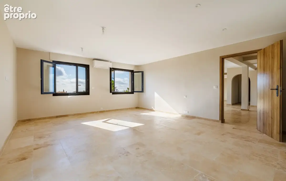 Maison entièrement rénovée avec piscine, à 200 m du village - photo 9