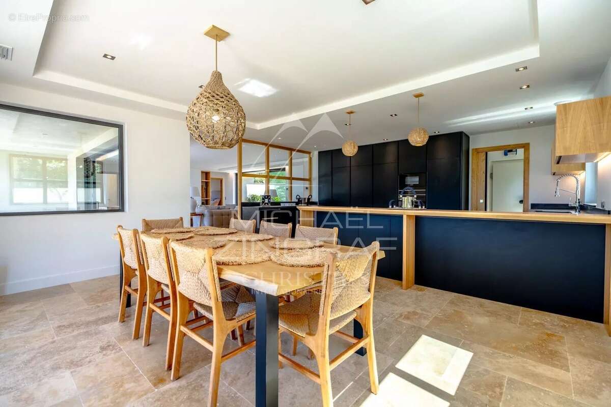 Villa Sainte-Maxime - Raffinement contemporain avec vue mer. - photo 13