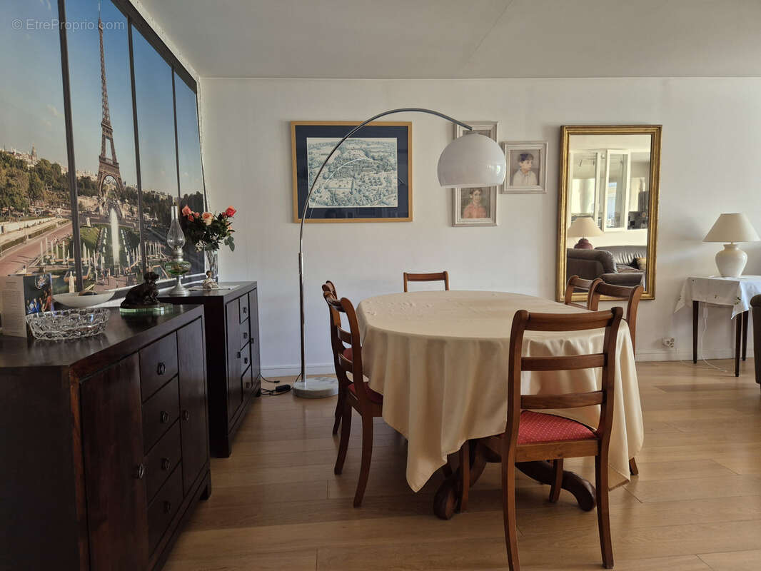 Appartement à LA GARENNE-COLOMBES