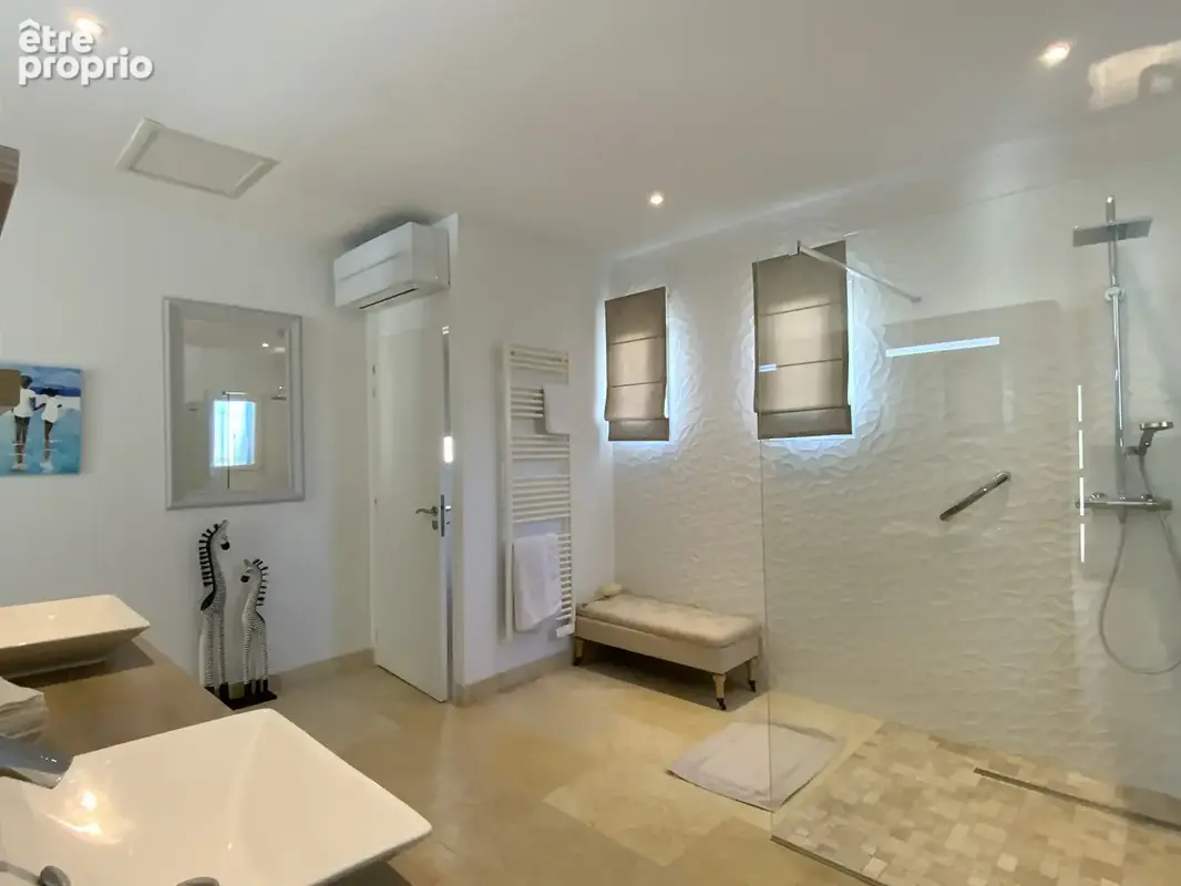 Propriété de plain pied, terrain arboré avec piscine à quelques minutes d'Uzès. - photo 15