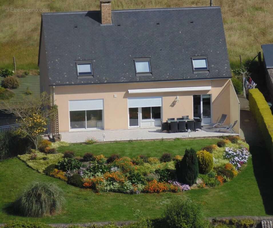 Maison à SAINT-PIERRE-SUR-ORTHE