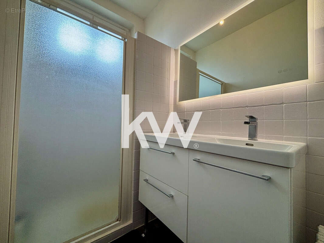 Maison 131 m² à Saint-Genest-Lerpt  - photo 8