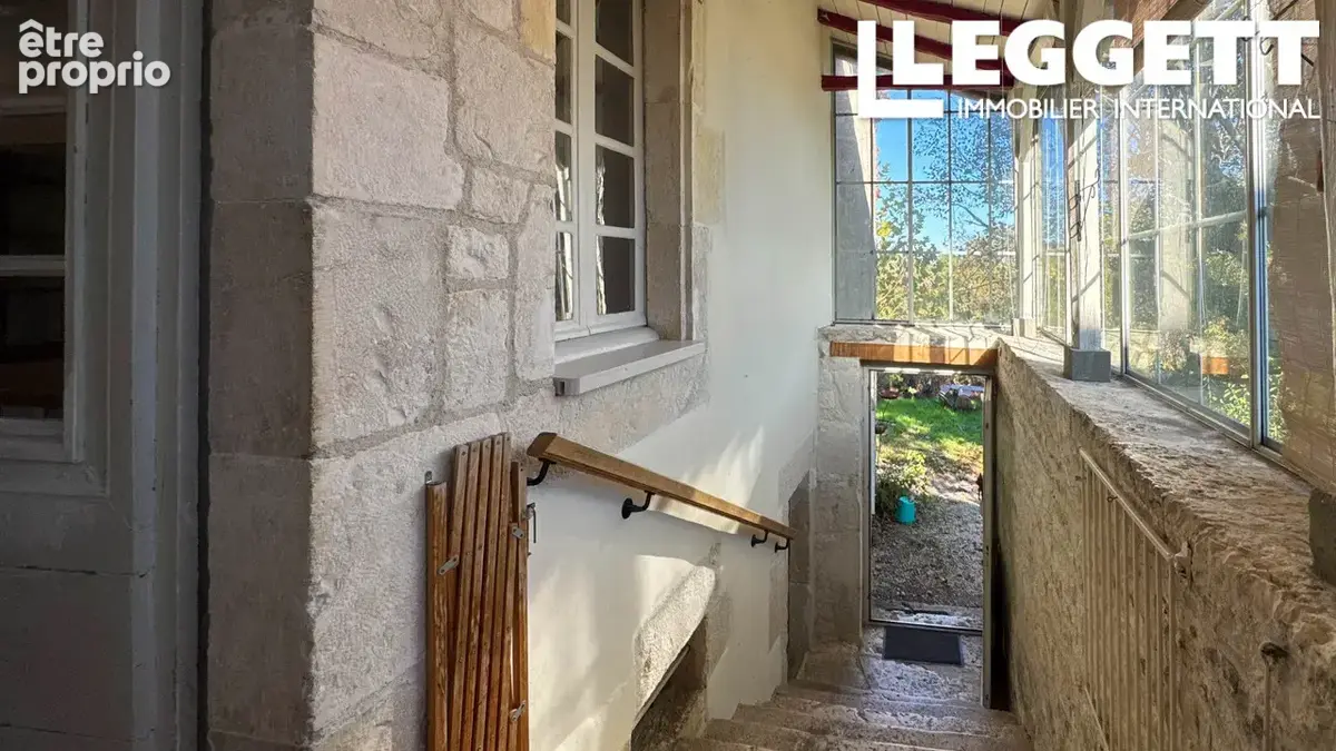 Charmante maison de village en pierre avec jardin secret, garage, belle vue et beaucoup de potentiel ! - photo 7