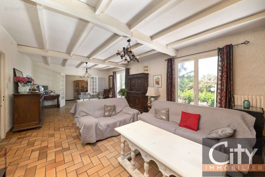 Maison à LAUZERVILLE