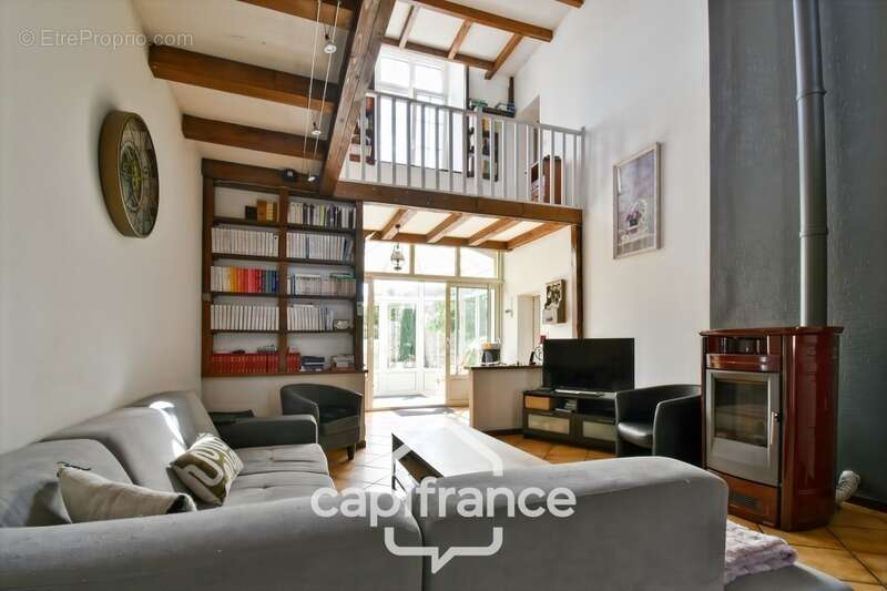 Maison à vendre 10 pièces BIGNAY (17), proche ST JEAN D'ANGELY et ses commerces, avec jardin, piscine et garage - photo 6