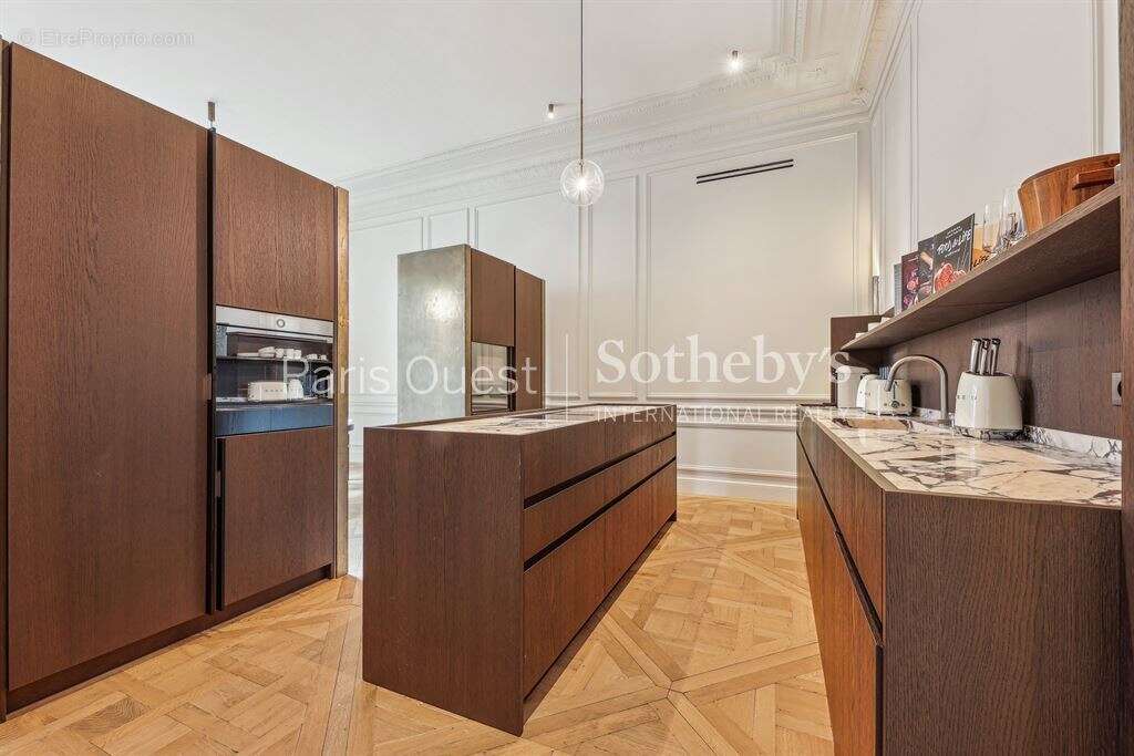 Appartement à PARIS-8E