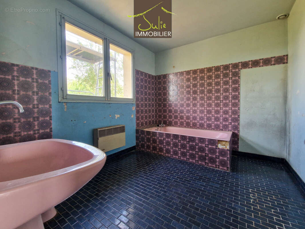 Maison a renover a bressuire proche des commerces - photo 6