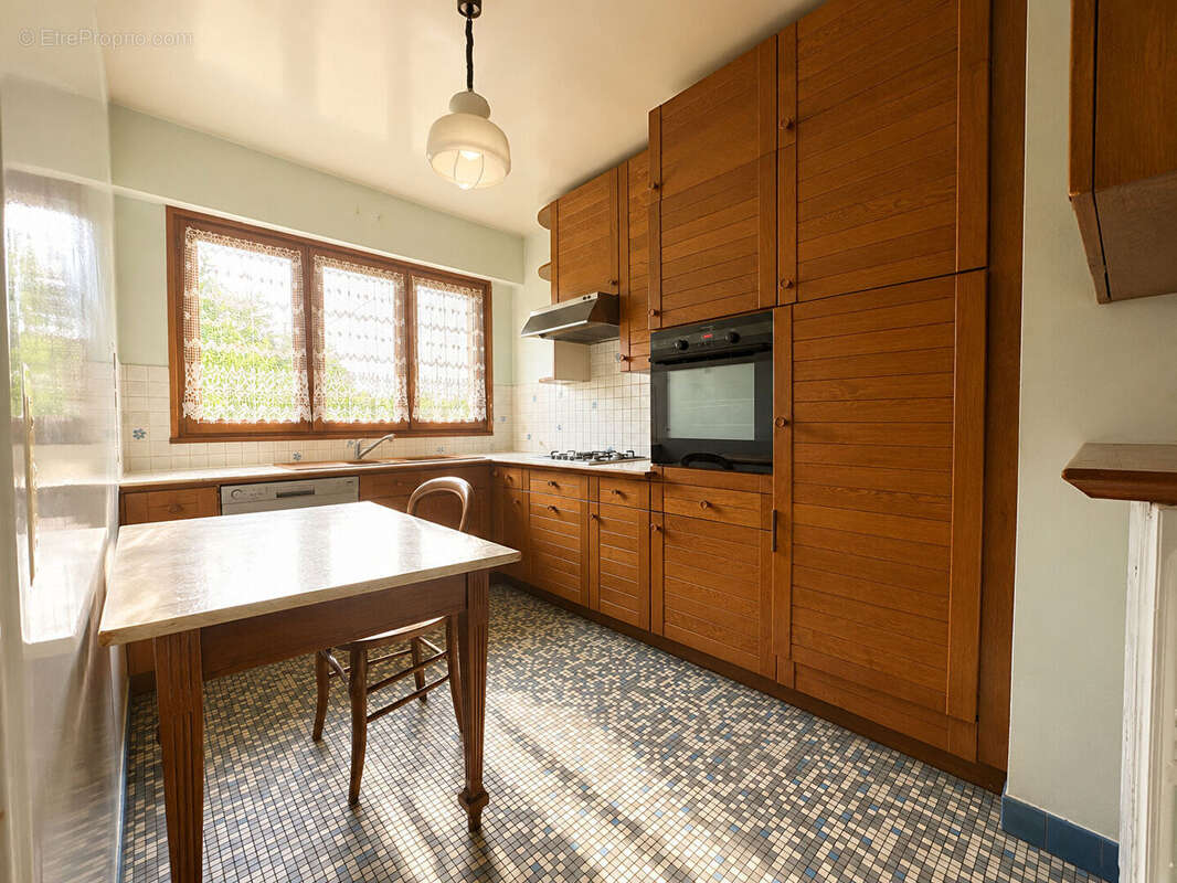 Maison à VERRIERES-LE-BUISSON
