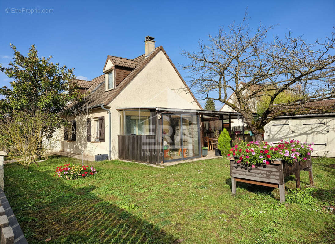 Maison à LES MUREAUX