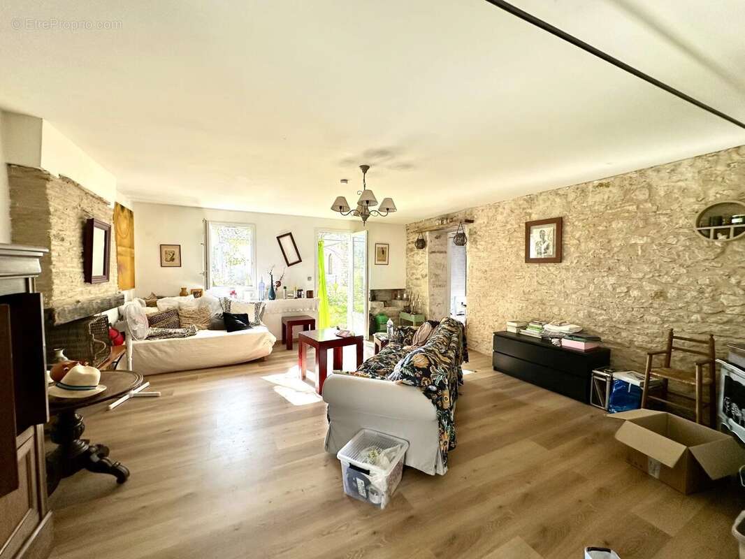 Appartement à ETAULIERS