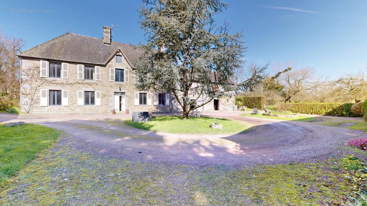 Maison à SAINT-DENIS-LE-GAST