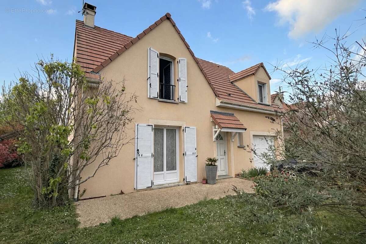 Maison à OLLAINVILLE