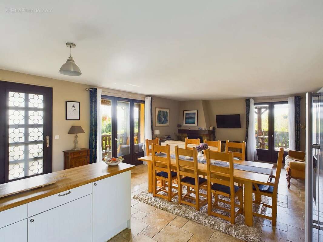 Maison à TOMBEBOEUF