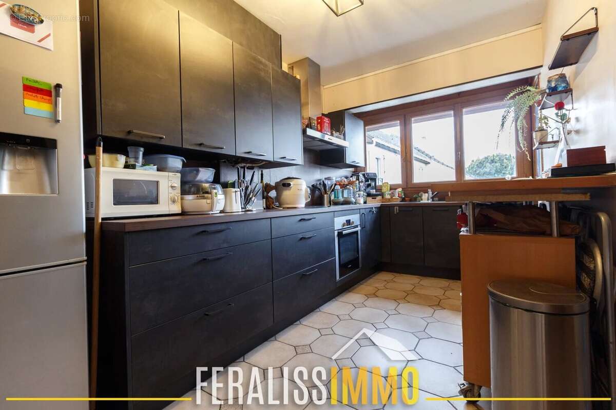 Maison au calme, beaux volumes et véranda plein sud ! - photo 8