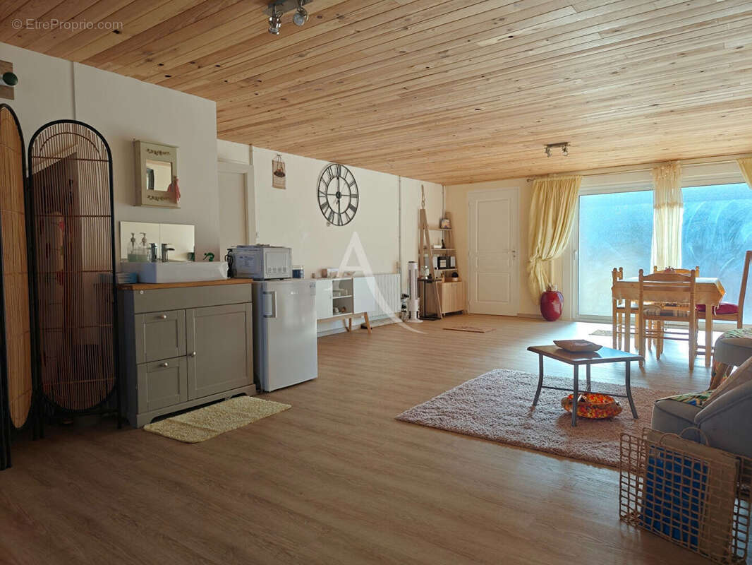 Maison à FONTCOUVERTE