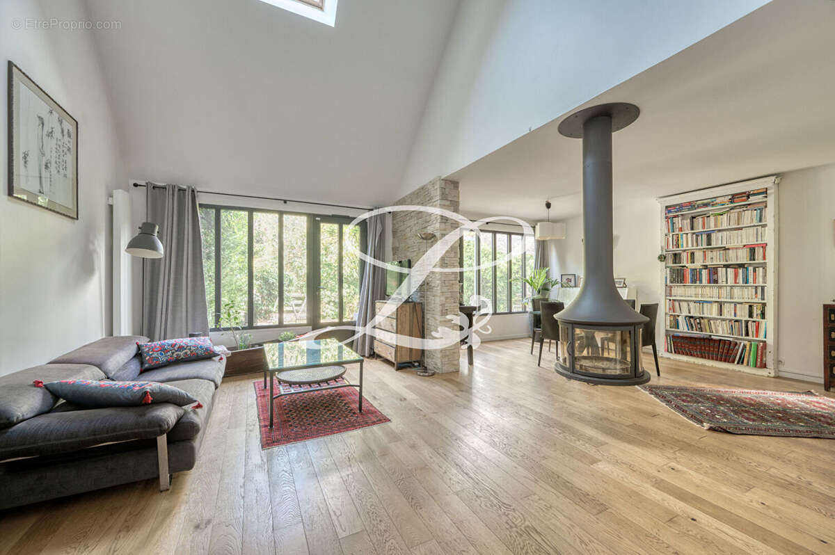 Maison à LE MESNIL-LE-ROI