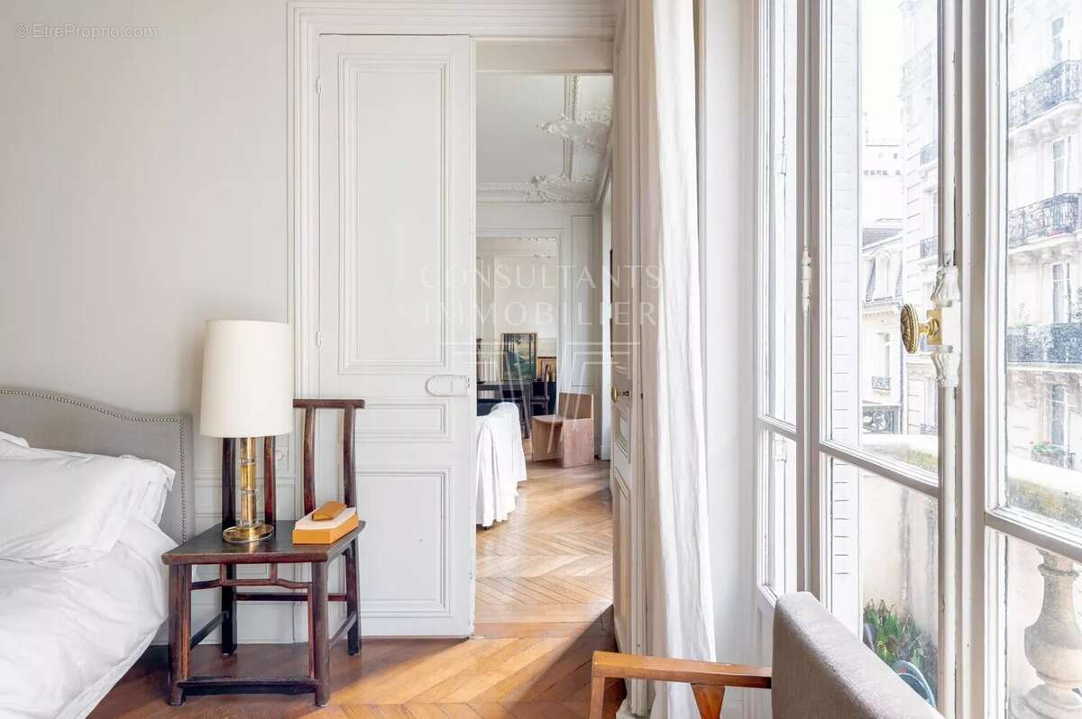 Appartement à PARIS-17E