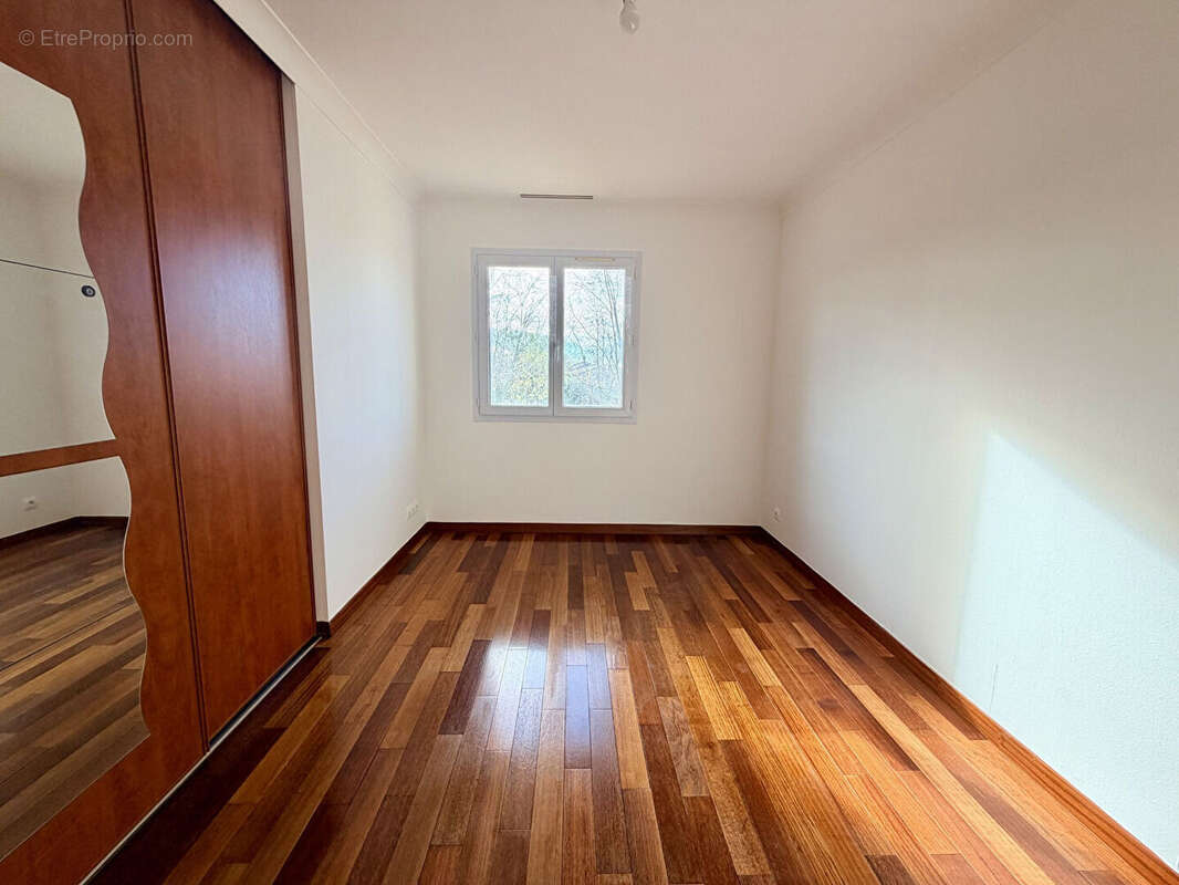 Maison à SAINT-PIERRE-DE-LAGES