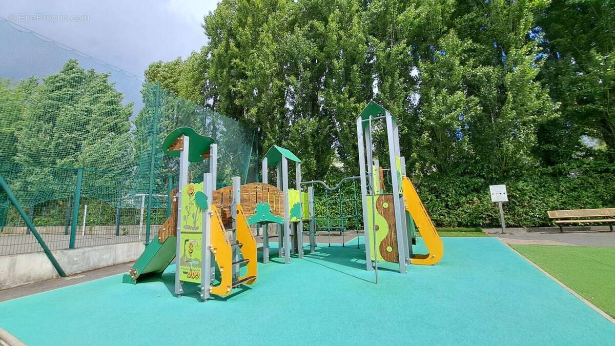 Appartement à FONTENAY-LE-FLEURY