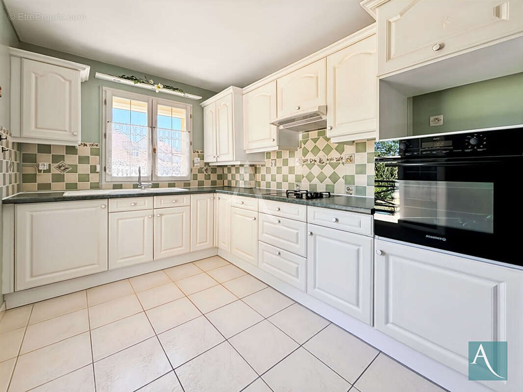 Maison de plain-pied à vendre à Breuillet , 3 chambres , jardin , au calme - photo 3