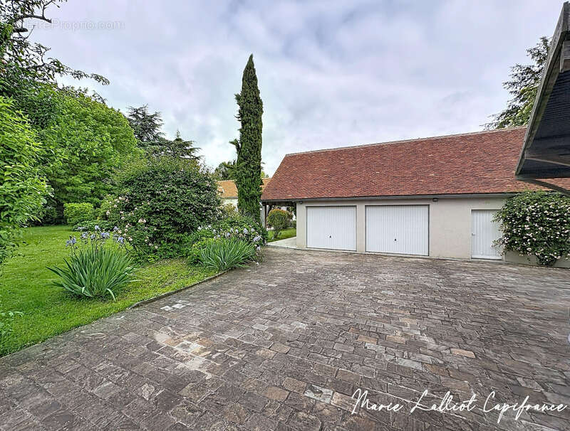 Propriété Pierres apparentes, 242m², 5 chambres, Dortoir enfant et mezzanine, Loiret, Piscine, Jacuzzi, Terrain de tennis, Garag - photo 2