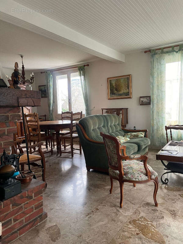 Maison à COMBLEUX