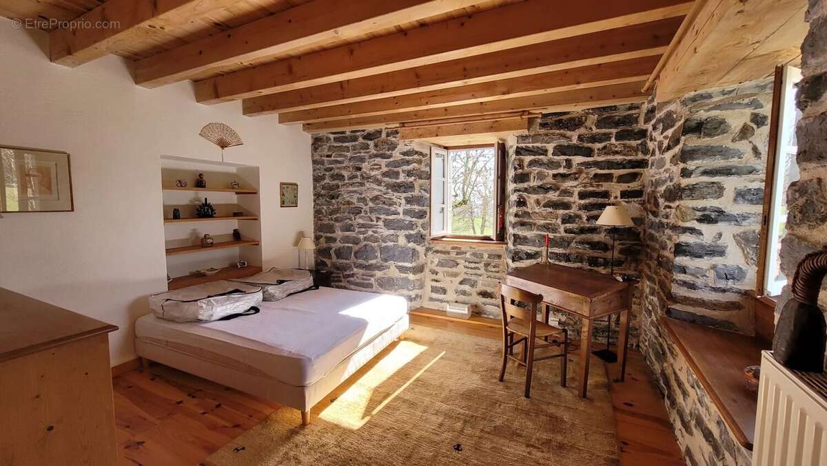 Maison à ARAULES