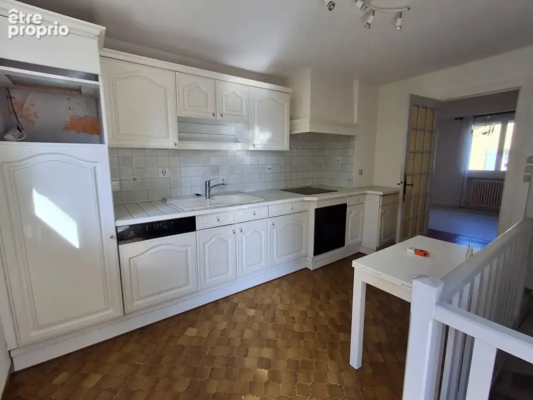 Maison familiale spacieuse avec terrasses et grand garage, à Sancé - photo 8