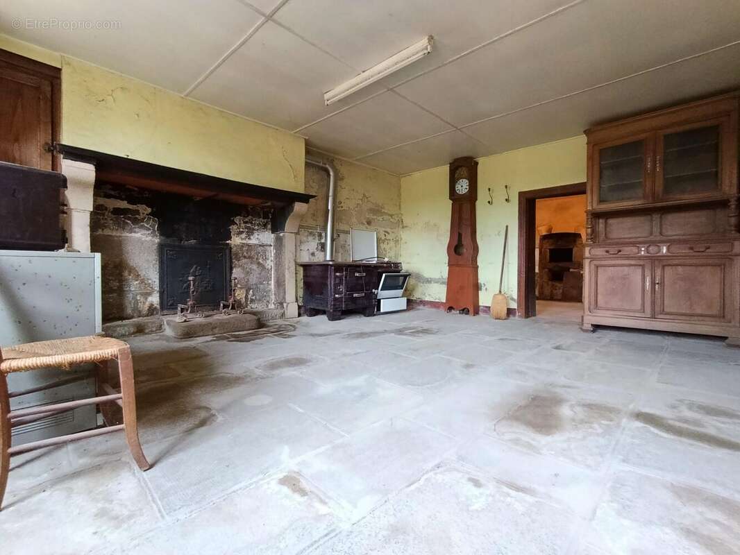 Maison à SAINT-SULPICE-LES-CHAMPS