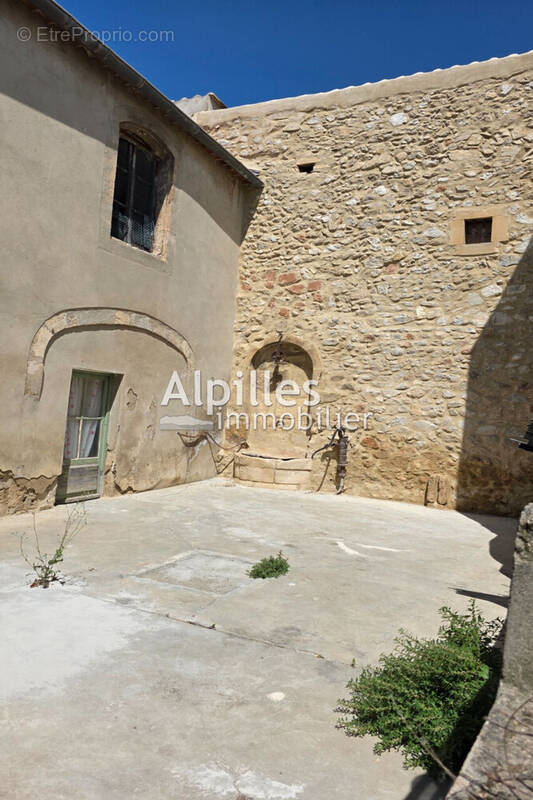 Maison à MOURIES