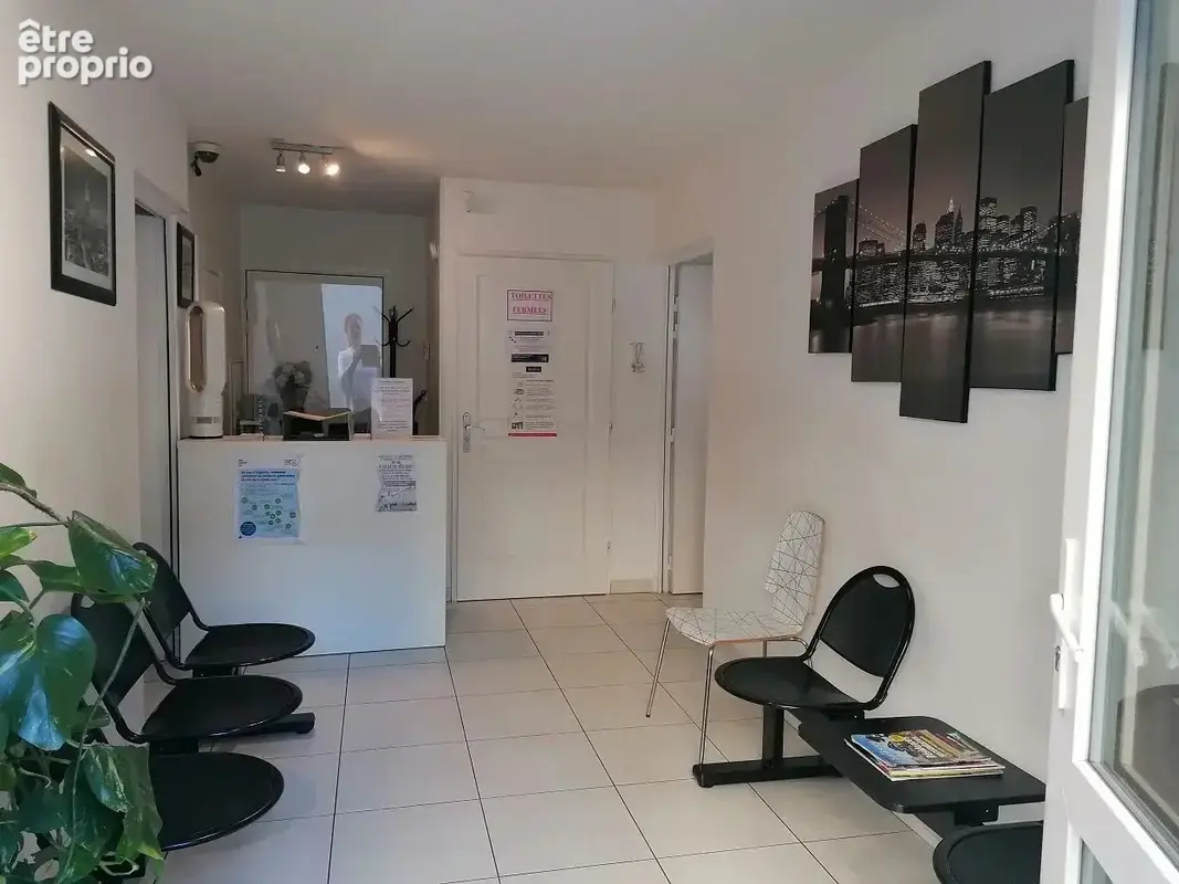 Cabinet medical centre ville proche gare, clinique  61 m² avec parking double - photo 2