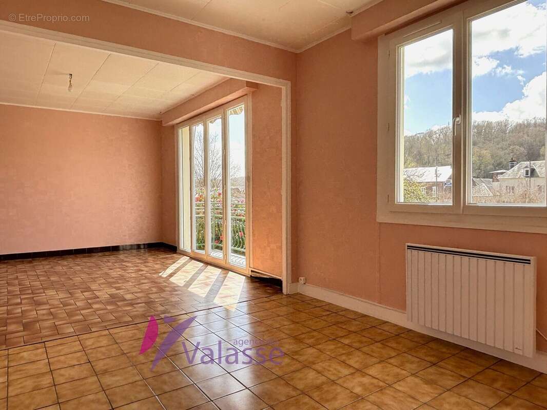 Maison à GRUCHET-LE-VALASSE