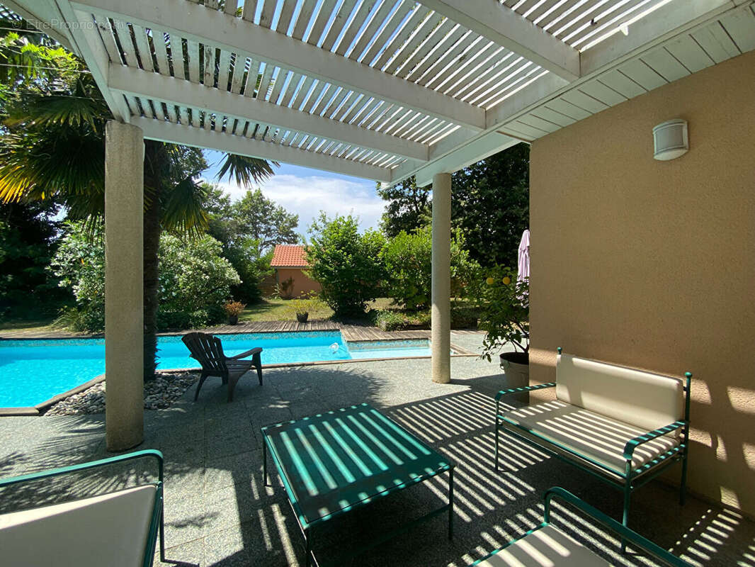 Maison à SAUGNAC-ET-CAMBRAN