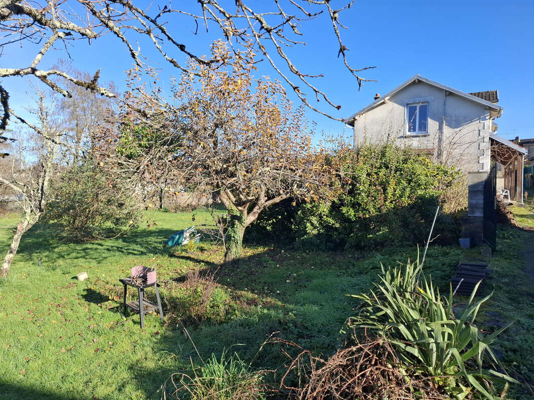 Maison à SAINT-YRIEIX-LA-PERCHE