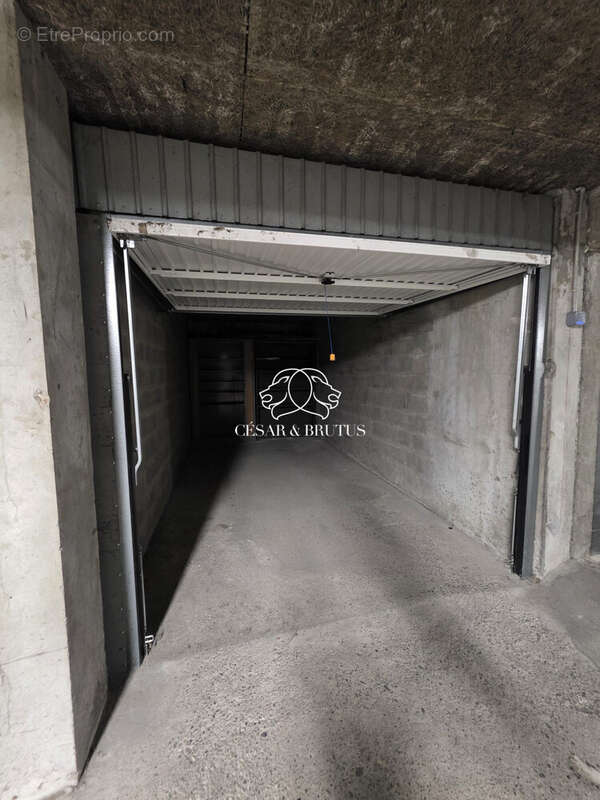 Parking 12 m² à Lyon-7e  - photo 3