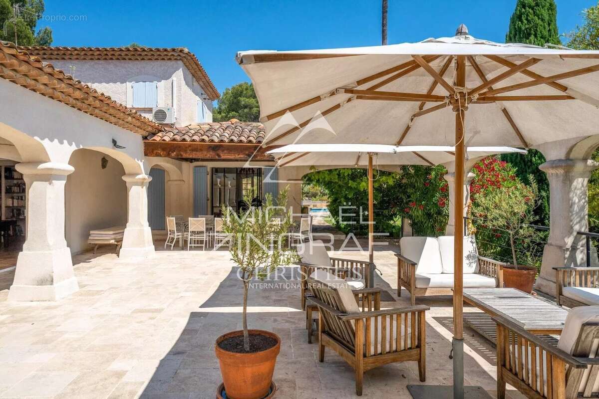 Exclusivité Propriété avec piscine et tennis - photo 5