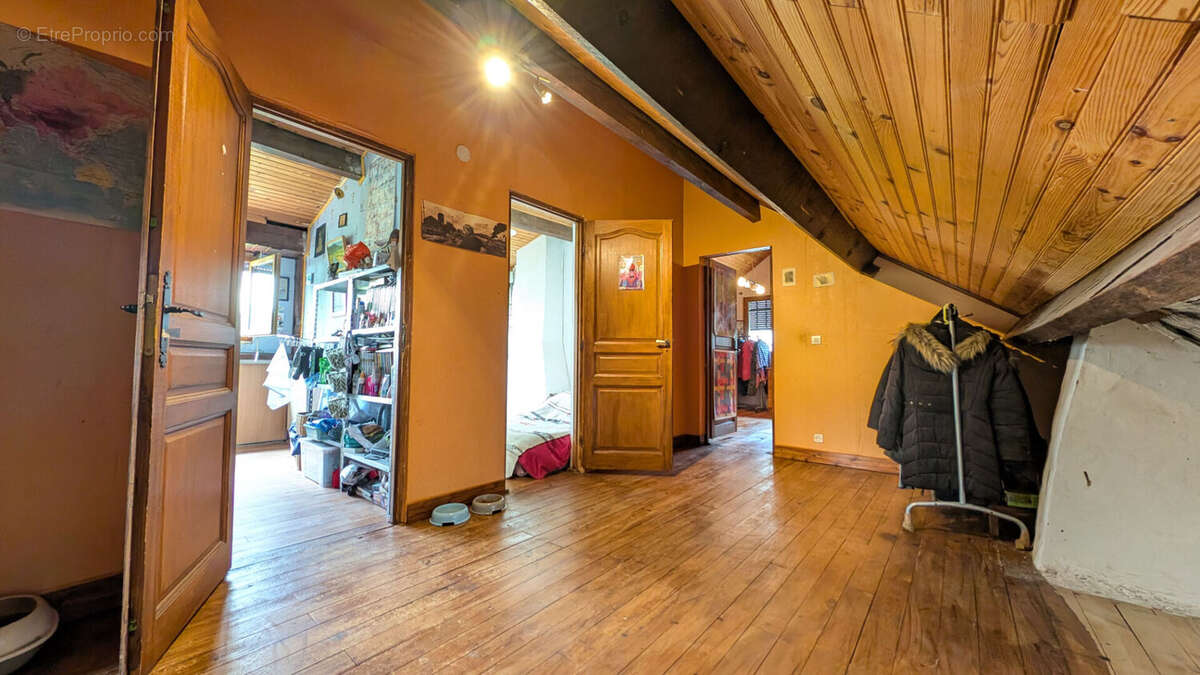 Maison à CRECY-LA-CHAPELLE