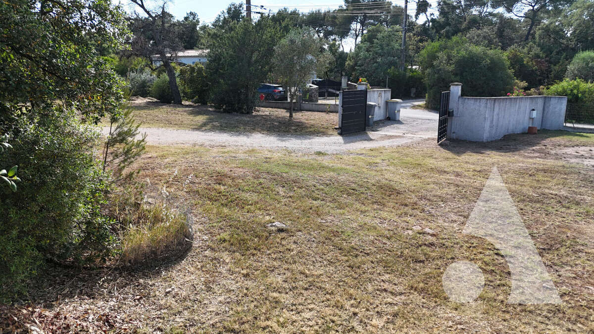 Terrain à LE CANNET-DES-MAURES